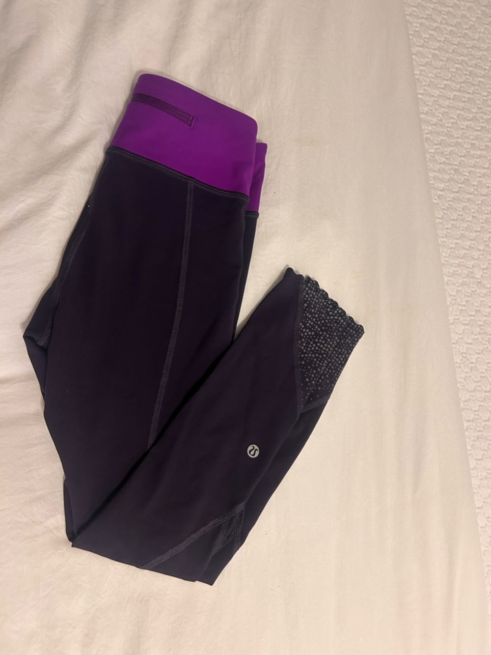 Dark purple lulu ankle cropped leggings, scalloped reflection ankle